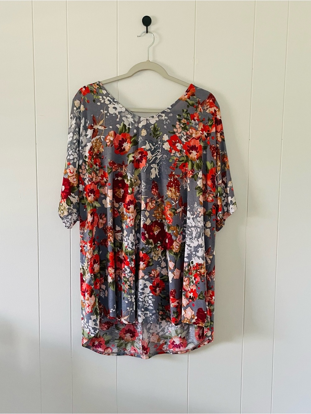Sew In Love Floral Scoop Neck Short Sleeve Top in blue and Red